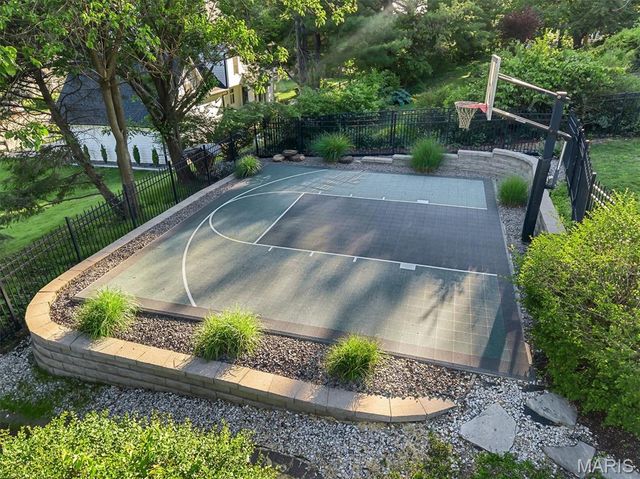 21 Country Club Drive, Edwardsville, IL 62025