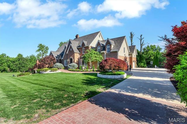 21 Country Club Drive, Edwardsville, IL 62025