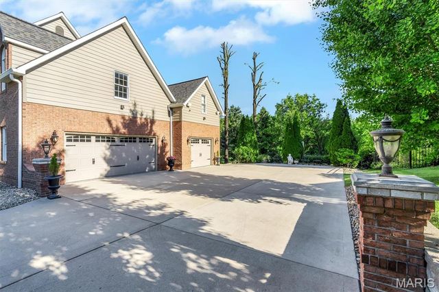 21 Country Club Drive, Edwardsville, IL 62025