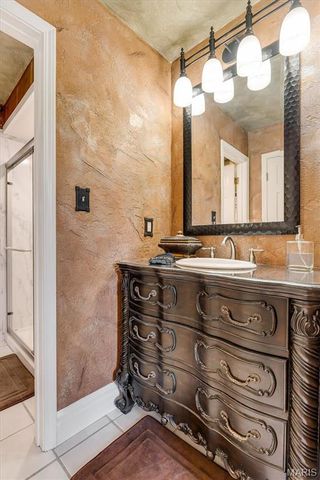 21 Country Club Drive, Edwardsville, IL 62025