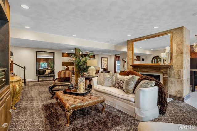 21 Country Club Drive, Edwardsville, IL 62025