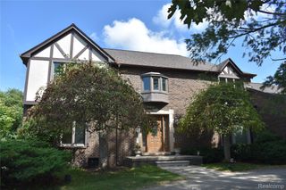 5441 Provincial Drive, Bloomfield Hills, MI 48302
