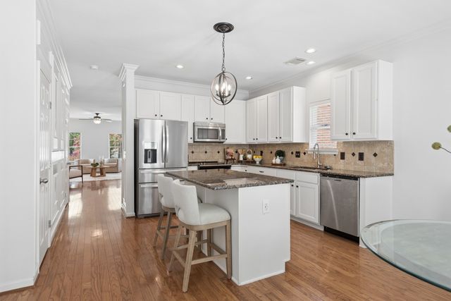 809 Barrington Place Dr, Brentwood, TN 37027