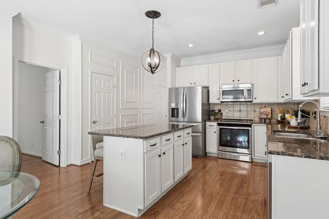 809 Barrington Place Dr, Brentwood, TN 37027