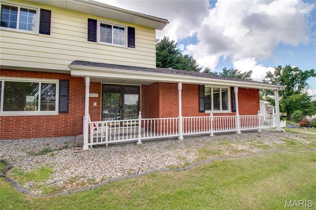 1513 Colonial Drive, Godfrey, IL 62035
