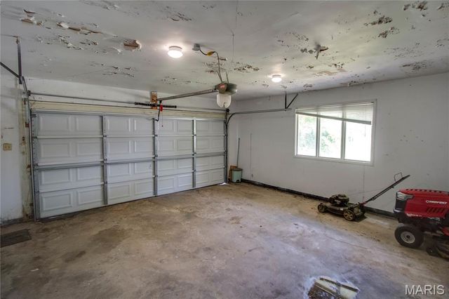 1513 Colonial Drive, Godfrey, IL 62035