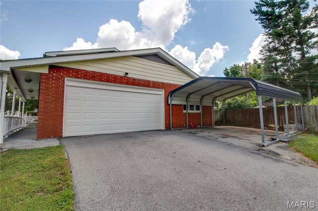 1513 Colonial Drive, Godfrey, IL 62035