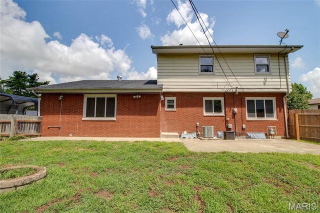 1513 Colonial Drive, Godfrey, IL 62035