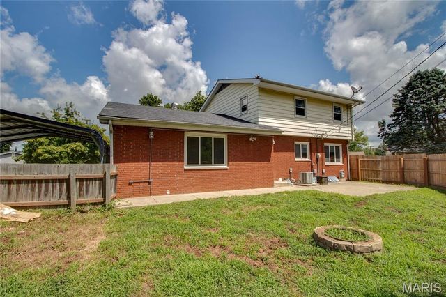 1513 Colonial Drive, Godfrey, IL 62035
