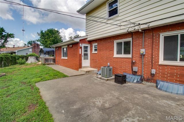 1513 Colonial Drive, Godfrey, IL 62035