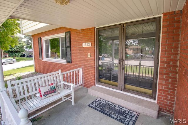 1513 Colonial Drive, Godfrey, IL 62035