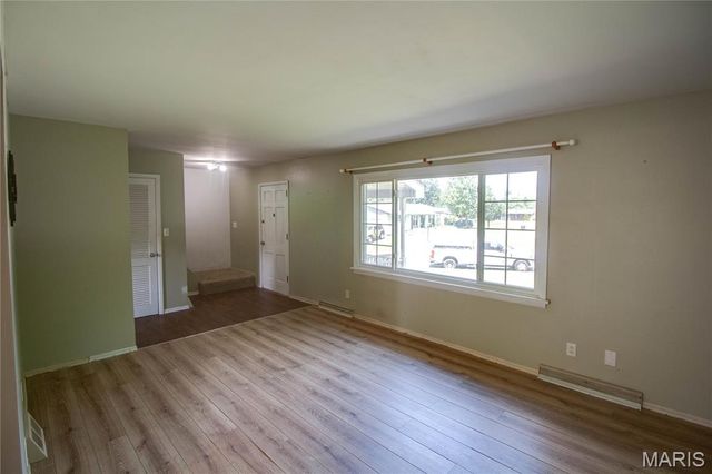 1513 Colonial Drive, Godfrey, IL 62035