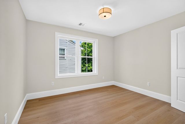 15 Milner Street, Waltham, MA 02453