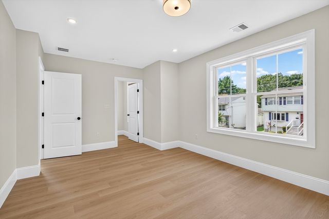 15 Milner Street, Waltham, MA 02453