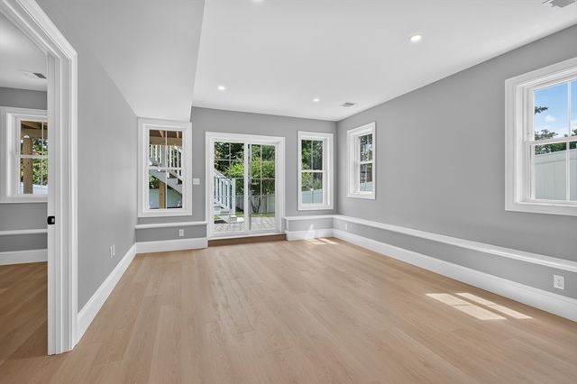 15 Milner Street, Waltham, MA 02453