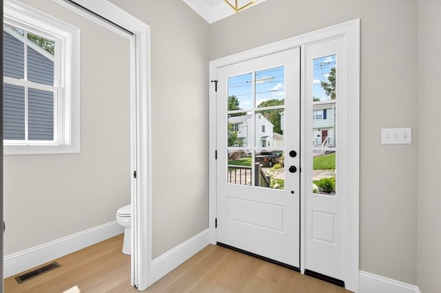 15 Milner Street, Waltham, MA 02453