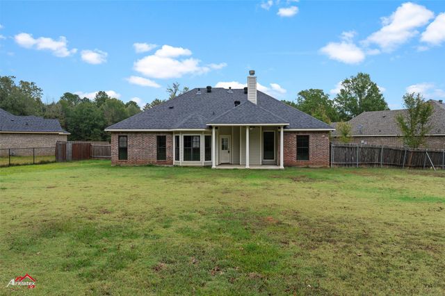 9445 N Pointe Circle, Greenwood, LA 71033