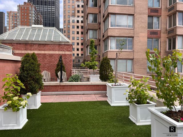 350 W 50th St Apt 6I, New York City, NY 10019