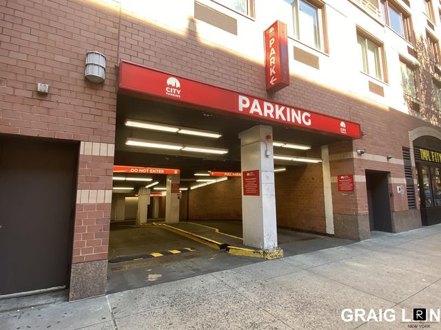 350 W 50th St Apt 6I, New York City, NY 10019