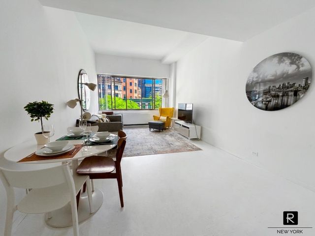 350 W 50th St Apt 6I, New York City, NY 10019