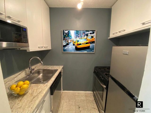 350 W 50th St Apt 6I, New York City, NY 10019