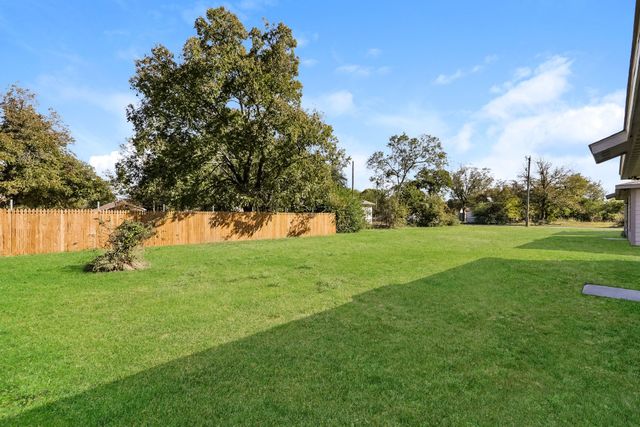 1308 N Brazos Avenue, Cleburne, TX 76031