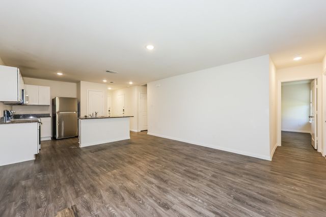 1308 N Brazos Avenue, Cleburne, TX 76031