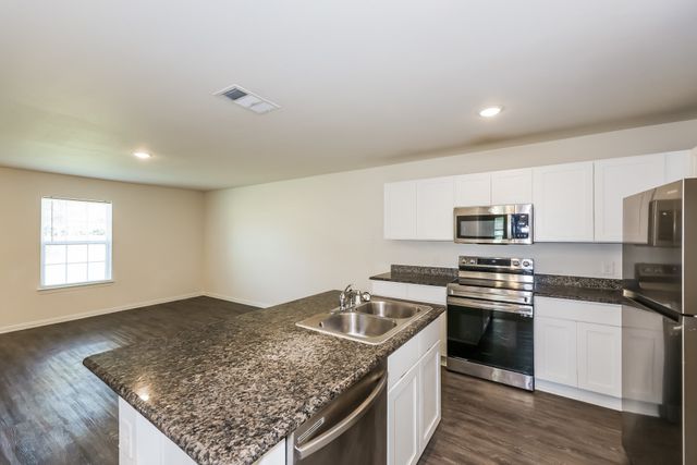 1308 N Brazos Avenue, Cleburne, TX 76031