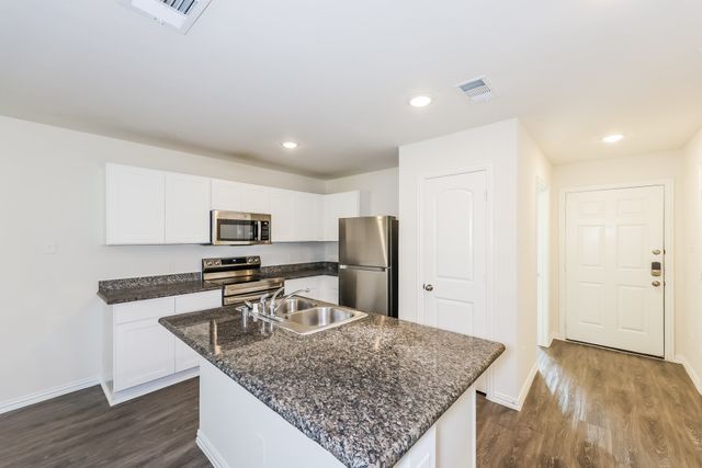 1308 N Brazos Avenue, Cleburne, TX 76031