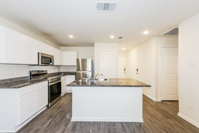 1308 N Brazos Avenue, Cleburne, TX 76031