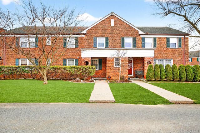 66 Robins Crescent 66, New Rochelle, NY 10801