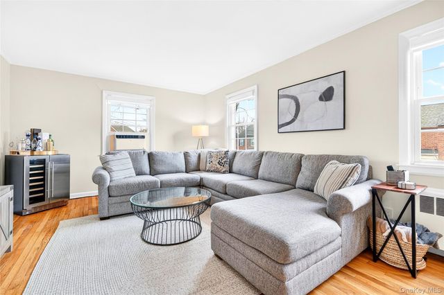 66 Robins Crescent 66, New Rochelle, NY 10801