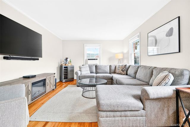 66 Robins Crescent 66, New Rochelle, NY 10801