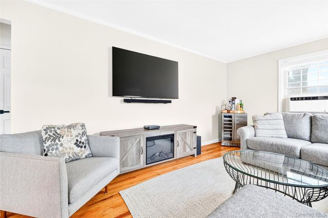 66 Robins Crescent 66, New Rochelle, NY 10801