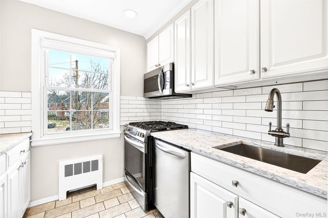 66 Robins Crescent 66, New Rochelle, NY 10801