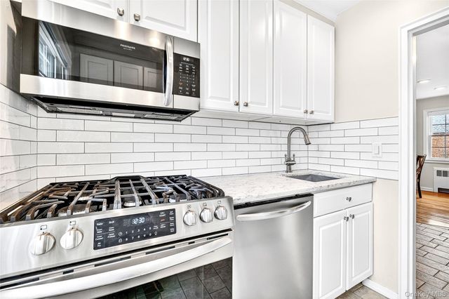 66 Robins Crescent 66, New Rochelle, NY 10801