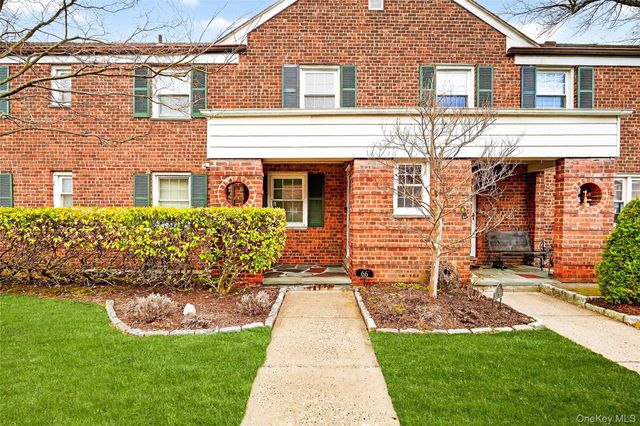 66 Robins Crescent 66, New Rochelle, NY 10801