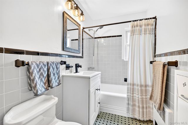 66 Robins Crescent 66, New Rochelle, NY 10801