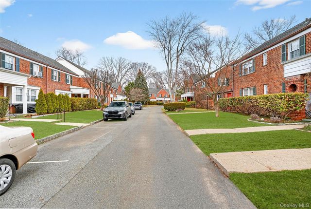 66 Robins Crescent 66, New Rochelle, NY 10801