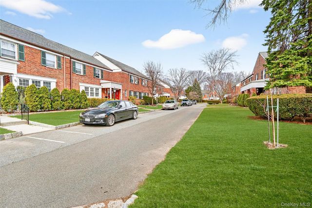 66 Robins Crescent 66, New Rochelle, NY 10801