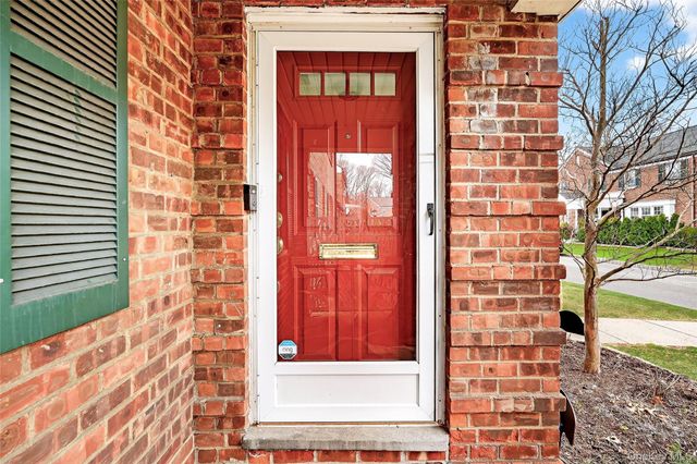 66 Robins Crescent 66, New Rochelle, NY 10801