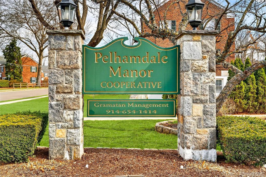 66 Robins Crescent 66, New Rochelle, NY 10801