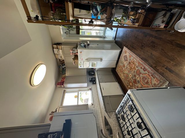 5110 W Byron Street 2, Chicago, IL 60641