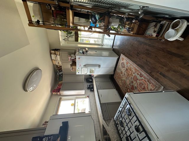 5110 W Byron Street 2, Chicago, IL 60641