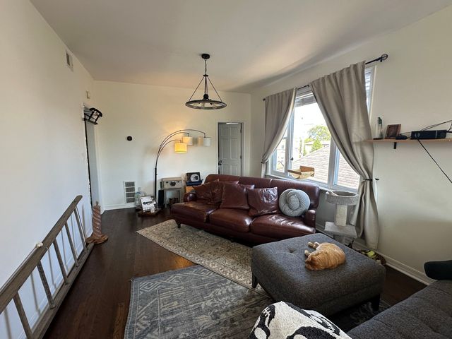 5110 W Byron Street 2, Chicago, IL 60641