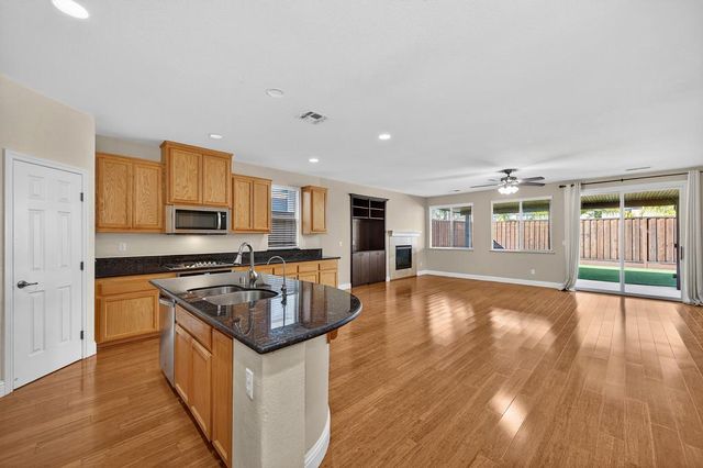 7208 Artisan Cir, Roseville, CA 95678