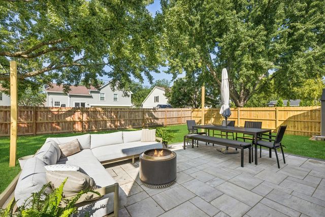 1676 Kennsington Lane, Crystal Lake, IL 60014