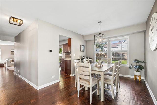1676 Kennsington Lane, Crystal Lake, IL 60014