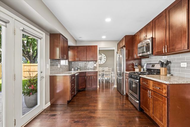 1676 Kennsington Lane, Crystal Lake, IL 60014