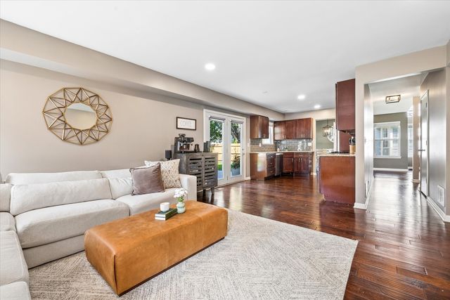 1676 Kennsington Lane, Crystal Lake, IL 60014
